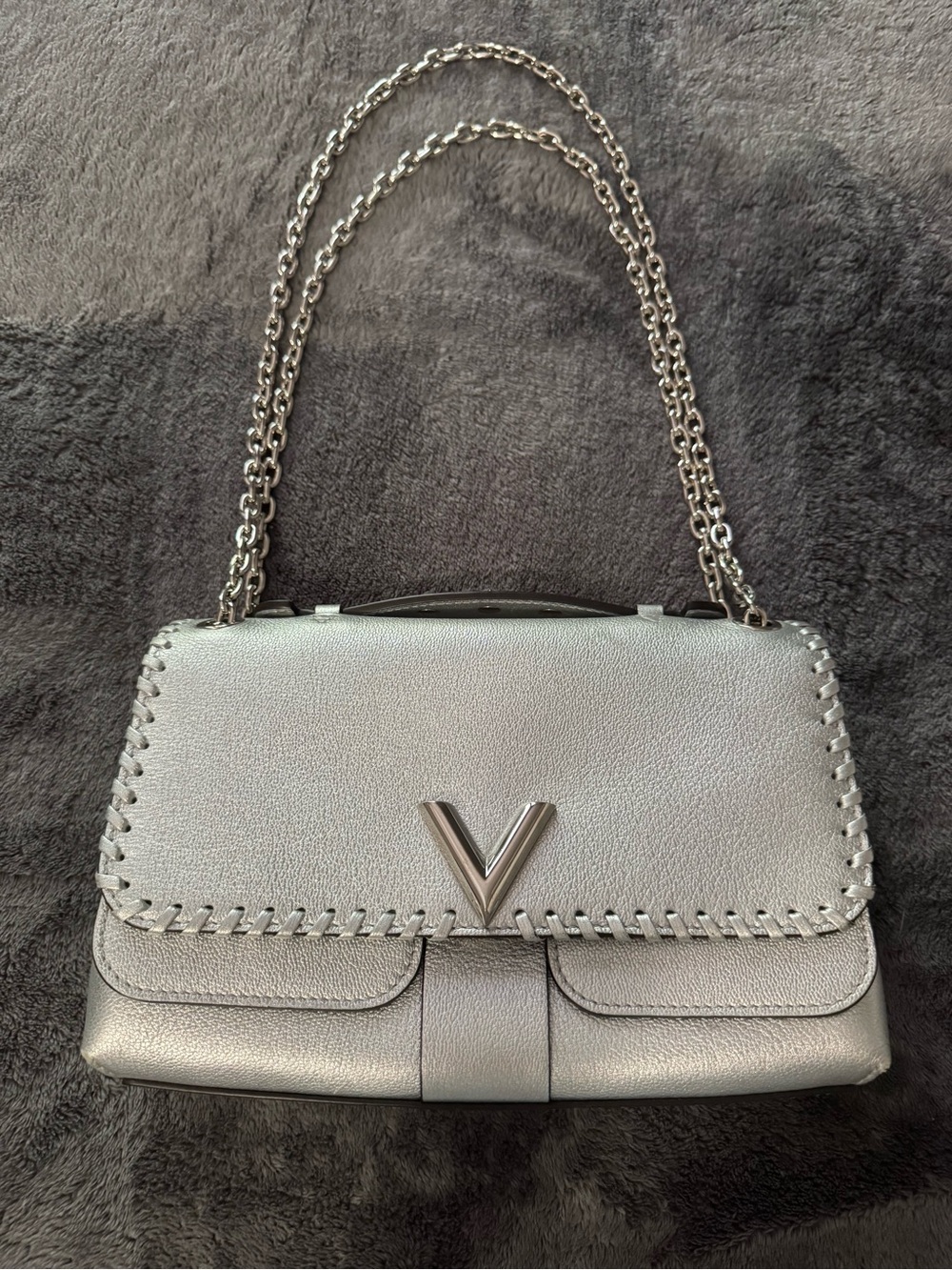 Louis Vuitton Silver Pebbled Leather Chain Shoulder Bag